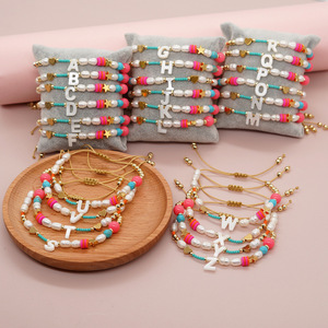 Bracelet tressé en perles avec breloque cœur en coquillage et initiale A-Z faite à <span class=keywords><strong>la</strong></span> main pour femmes et enfants - Product Image 2