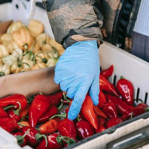 Imperméables en vrac de qualité alimentaire beauté <span class=keywords><strong>cuisine</strong></span> nettoyage gants en nitrile jetables sans <span class=keywords><strong>latex</strong></span> sans poudre bleu tatouage gants en nitrile - Product Image 6