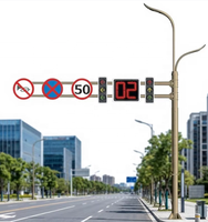 Poteau de signalisation routière solaire portable sur remorque avec caméra CCTV et panneau d'affichage à messages variables LED