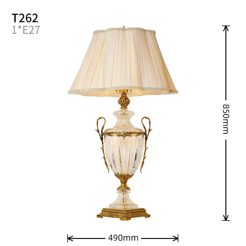 Toute la lampe de table de cuivre