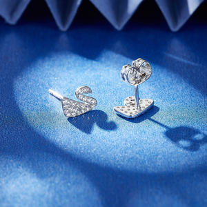 Orecchini classici a forma di cigno nobile oro bianco orecchini a bottone gioielli per signore ragazze - Product Image 6