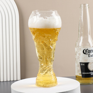 <span class=keywords><strong>Verre</strong></span> à bière en forme irrégulière avec motif de ballon de football en relief – Offre spéciale - Product Image 2