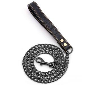 Guinzaglio infrangibile catena da addestramento per cani in metallo dorato con manico in pelle imbottito - Product Image 3