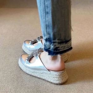 Sandales à plateforme mi-talon style rétro pour femme avec nœud supérieur en tissu extensible, empeigne en PU et semelle épaisse en caoutchouc pour le printemps, l'été et l'automne - Product Image 3