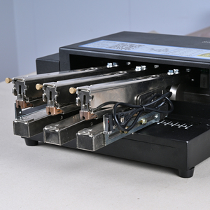 200 פעמים/דקה 1-2.5 מ "מ עובי מנוע 24w עבור נייר קרטון מחייב רב ראש אוטומטי 10 # מכונת מייפל - Product Image 3