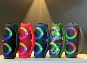 WK RGB Mini Boombox3 Altavoces inalámbricos portátiles 10W Potencia de salida Iluminación LED Mango impermeable para el hogar Regalo Fiesta al aire libre - Product Image 3