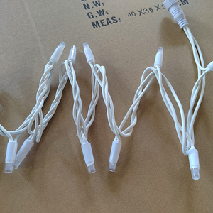 Guirnalda de Luces LED RGBIC con Cable de Goma Blanco IP65, Sincronización Musical, Control por Aplicación, para Interiores/Exteriores, Decoración Romántica para San Valentín - Product Image 1