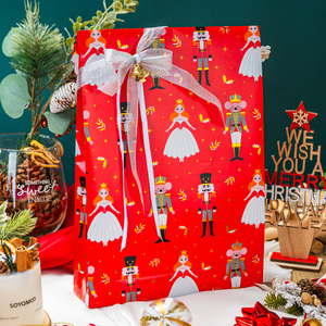 Rollo de Papel de Regalo Navideño Reversible, Metálico, Brillante, Rojo, Diseño de Cascanueces, Rey Ratón y Bailarina con Copo de Nieve - Product Image 1
