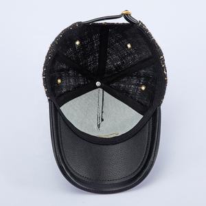 หมวกเบสบอลปีกกว้างทำจากหนังพร้อมการตกแต่งที่มีสไตล์ปักลายระยิบระยับ - Product Image 5