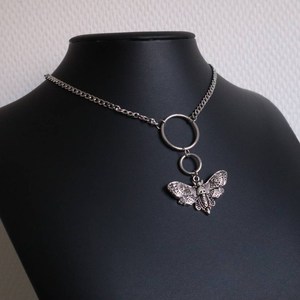 Collar con colgante de la polilla de la muerte, cadena de 18 pulgadas, calavera de azúcar, mariposa gótica, Roca, Emo, gótico, Color plata, cadena fuerte de 18 pulgadas - Product Image 5