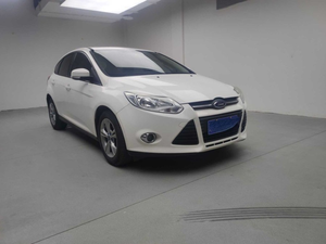 Venta al por mayor Usado 2015 Ford Focus SUV Moda 1.6L Dirección automática a la derecha FWD Drive <span class=keywords><strong>Caja</strong></span> <span class=keywords><strong>de</strong></span> cambios manual Color interior oscuro - Product Image 2