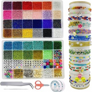 Vente en gros de perles de verre de millet de 36 couleurs, très demandées, pour la création de bracelets, colliers et bagues faits main, en coffrets. - Product Image 1