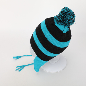 <span class=keywords><strong>Bonnet</strong></span> en tricot léger avec <span class=keywords><strong>pompon</strong></span> <span class=keywords><strong>à</strong></span> rayures bleues et noires pour l'hiver - Product Image 3