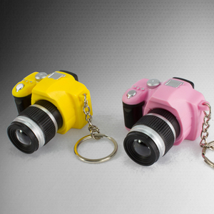 Porte-clés Appareil Photo Reflex Numérique Anime Cartoon, Mini Caméra Lampe Torche LED Ultra Lumineuse avec Batteries PVC Incluses - Product Image 6