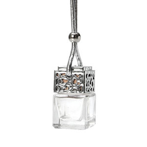 Biểu Tượng Tùy Chỉnh 8Ml Rõ Ràng Hình Vuông Xe Treo Khuếch Tán Hương Thơm Dầu Thủy Tinh Chai Nước Hoa Với Bạc/Vàng/Đen Nắp Bằng Gỗ - Product Image 3