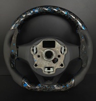 Volant en fibre de carbone forgé pour VW Golf (2000-2024) avec accents bleus, cuir perforé, palettes de changement de vitesse sportives en aluminium