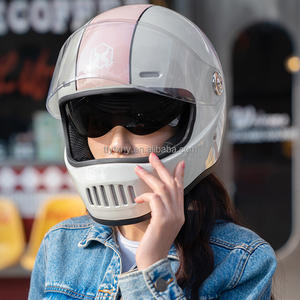 Casco de carreras profesional para todas las estaciones para motocicletas Diseño ligero y ventilado con visera doble Nueva condición - Product Image 1