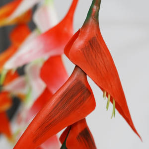 Décoration florale suspendue haut de gamme à longue tige avec oiseaux et toucher réaliste - Product Image 5