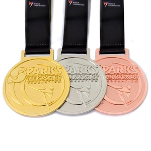 Trophée et médaille de marathon en or de haute qualité personnalisés en gros avec ruban, médaille d'honneur sportive en métal avec logo personnalisé - Product Image 4