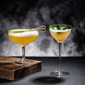 Lot de coupes à <span class=keywords><strong>champagne</strong></span> et verres à martini modernes, hauts et fins, en <span class=keywords><strong>cristal</strong></span> borosilicate côtelé, collection simple - Product Image 3