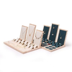Exhibidor de Joyería Rectangular de Madera Sólida para Anillos, Aretes y Pulseras - Exhibidor de Joyería Multiusos Integrado - Product Image 1