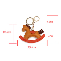 Colgante de cuero PU hecho a mano con diseño de caballo, llavero con colgante de poni, colgante de cuero de caballo balancín de dibujos animados, venta al por mayor