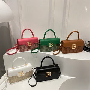 Bolso de mano de moda para mujer, bolso de hombro en forma de caja a la moda, bolso cruzado resistente con marco cuadrado de tendencia de lujo para mujer - Product Image 4