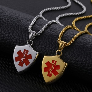 Pendentif Bouclier en Acier Inoxydable Gravé Poli Miroir pour Homme, Collier Personnalisé avec Logo en Argent et Or - Product Image 4