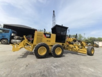 Motoniveladora CAT 140H Caterpillar con pocas horas de uso, precio económico, maquinaria de construcción en oferta.