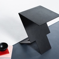 Table basse minimaliste en métal en forme de Z, Table d'appoint Simple en fer noir