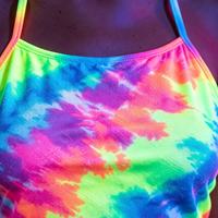 Haut court tie-dye réactif aux UV - Tenue de festival néon pour femmes en polyester/spandex