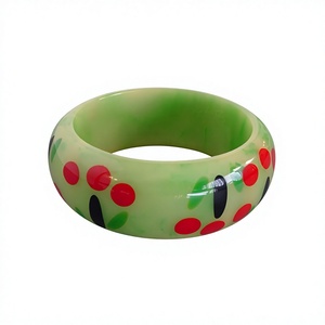 Brazaletes de Resina Tallada a Mano de Color Rosa, Redondos y Elegantes con Diseño de Flores, Joyería Coleccionable de Arte Moderno para Mujer - Product Image 2