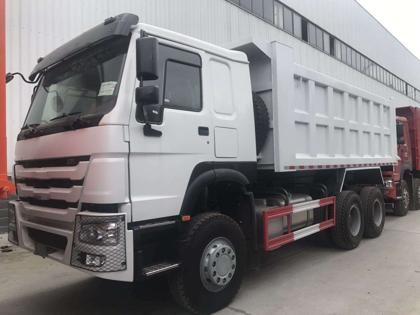 Caminhão Basculante Sinotruk Howo 336HP 6*4 ZZ3257N3247B com Caixa