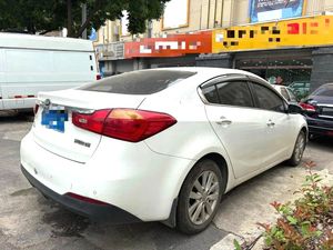 <span class=keywords><strong>Kia</strong></span> K3 2015, Sedán Automático con Asientos de Cuero de Lujo, Portaequipajes de Aluminio y Neumáticos R18 - Product Image 6