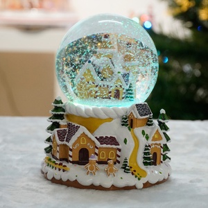 <span class=keywords><strong>Boule</strong></span> à <span class=keywords><strong>neige</strong></span> <span class=keywords><strong>de</strong></span> Noël personnalisée avec scène <span class=keywords><strong>de</strong></span> <span class=keywords><strong>village</strong></span> <span class=keywords><strong>de</strong></span> Noël LED, maison en pain d'épices, musique, <span class=keywords><strong>boule</strong></span> à <span class=keywords><strong>neige</strong></span> aquatique - Product Image 2