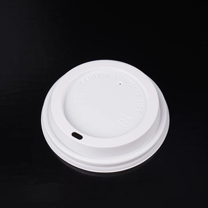 Vente en gros de couvercles ronds plats en plastique PS blanc jetables personnalisés pour gobelets en papier pour boissons froides - Product Image 1