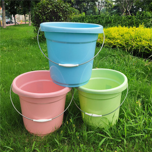 ถังพลาสติกหนา 35x33 ซม. วัสดุ PP สำหรับใช้ในบ้าน ซักผ้า อาบน้ำ ล้างรถ หลากสี - Product Image 4