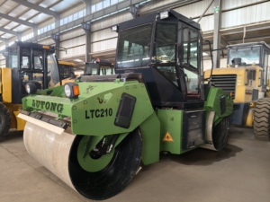 Lutong yeni actor ktör <span class=keywords><strong>LTC210</strong></span> 10000kg stokta tamamen tahrikli çift davul titreşimli yol silindiri - Product Image 3