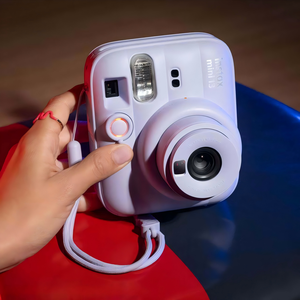 Cámara Instantánea <span class=keywords><strong>Instax</strong></span> Mini 13 Mejorada con Exposición Inteligente, Diseño Sostenible, Cámara de Película Híbrida 2026 - Product Image 1