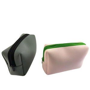 Tas Kosmetik Wanita Neoprena Warna Kustom Baru <span class=keywords><strong>2026</strong></span>, <span class=keywords><strong>Organizer</strong></span> Kosmetik Kapasitas Besar, Tas Makeup Perjalanan untuk Wanita dan Remaja Putri dengan Logo - Product Image 4