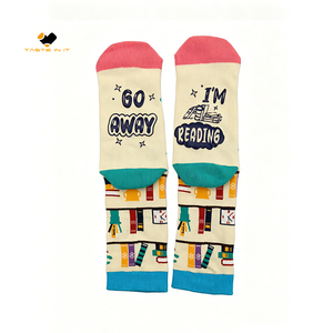 Calcetines de algodón con estampado de estantería de libros y la frase 'Go Away I'm Reading' |   Calcetines Unisex hasta la Pantorrilla con Diseños Novedosos para Amantes de los Libros, Antideslizantes, para Otoño - Product Image 3