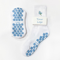 Nouvelles chaussettes de yoga et de pilates personnalisées pour femmes, logo brodé à la main, respirantes, antidérapantes, chaussettes de sport pour athlètes