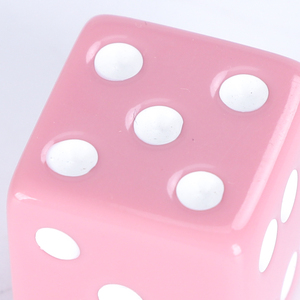 Dés de jeu en résine transparente rose de 18 mm avec points blancs, logo personnalisé en acrylique, coins arrondis, dés D6 pour accessoires de jeu et jeux de dés - Product Image 6