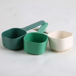 Cuillère à nourriture pour animaux de compagnie, en plastique léger, couleur unie, design carré, pour distributeur de nourriture pour chat et chien, organisateur de rangement de cuisine - Product Image 1
