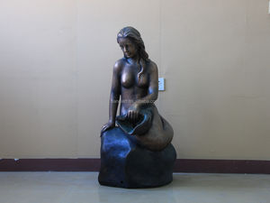 Statue de sirène en pierre de marbre Bronze blanc <span class=keywords><strong>nordique</strong></span> Offre Spéciale, accessoires de décoration de parc de jardin extérieur, Art fait à la main, Statue de sirène en résine - Product Image 2