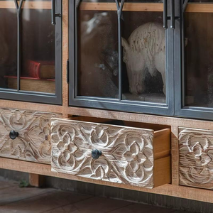 Buffet en bois sculpté à la main de luxe avec détails artistiques et intérieur spacieux pour la décoration de salle à manger - Product Image 3