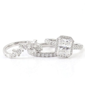 Bague empilable de luxe sur mesure en forme de couronne en or blanc 14 carats et argent 925 avec diamant moissanite taille radiant, bijoux fins pour femmes - Product Image 5