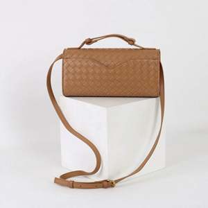 2025 nouveau sac tissé en peau <span class=keywords><strong>de</strong></span> vache mode sac à main horizontal bandoulière serrure boucle diamant <span class=keywords><strong>grille</strong></span> couleur unie - Product Image 2