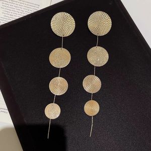 Orecchini pendenti lunghi con nappe in stile <span class=keywords><strong>Old</strong></span> Money, in lega placcata oro, design di nicchia esagerato, orecchini di alta moda. - Product Image 4
