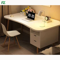 Bureau d'ordinateur moderne et minimaliste, durable, pour étudiants, usage domestique, petit appartement, chambre à coucher, table simple, établi, écologique